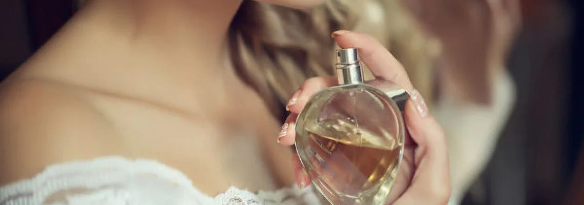 भारत में महिलाओं के लिए शीर्ष 10 सर्वश्रेष्ठ इत्र